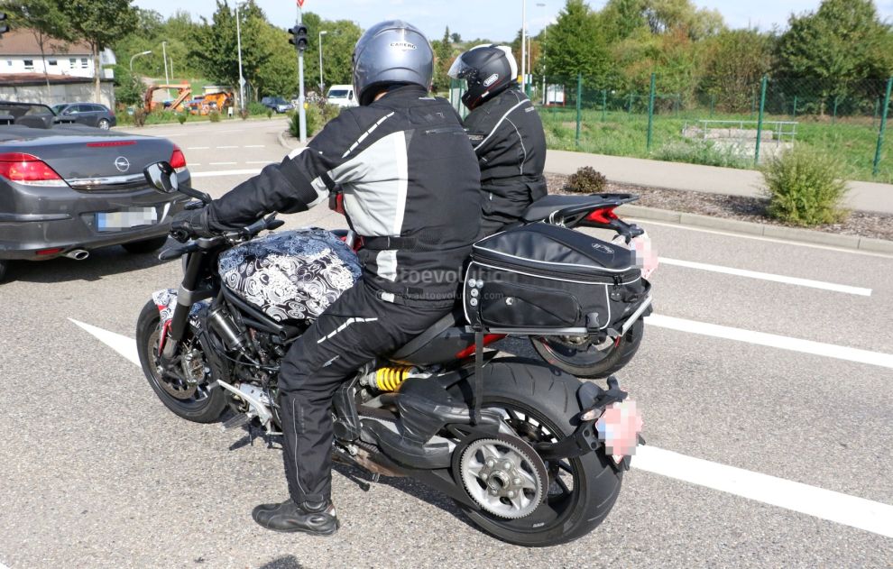 Ducati Diavel z pasem napdowym - zdjcia szpiegowskie