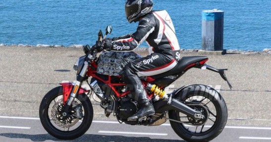 Ducati Monster 800 na 2017 rok - zdjęcia szpiegowskie