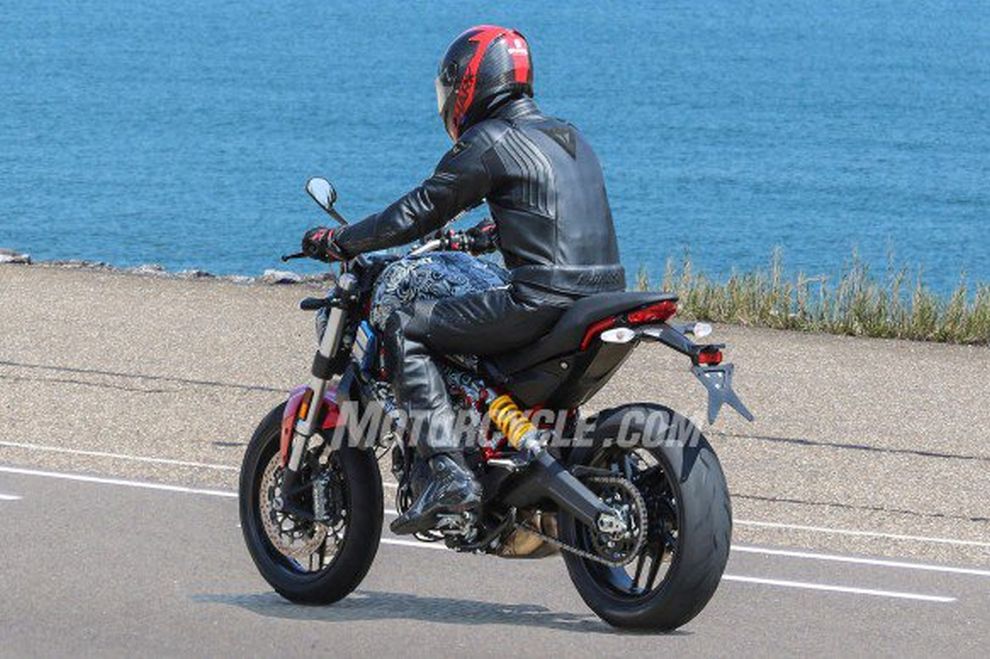 Ducati Monster 800 na 2017 rok - zdjęcia szpiegowskie