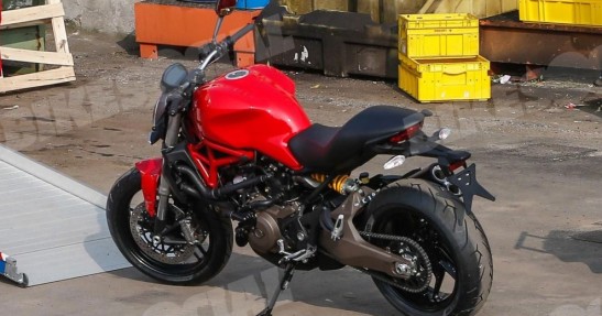 Ducati Monster 800 - zdjęcie szpiegowskie