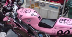 Hello Kitty - malowanie motocykla