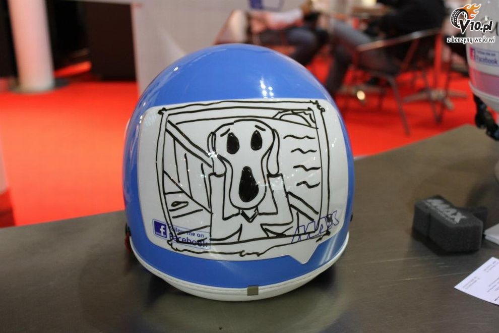 Max The Social Network Helmet