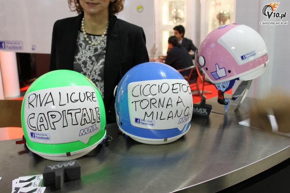 Max The Social Network Helmet