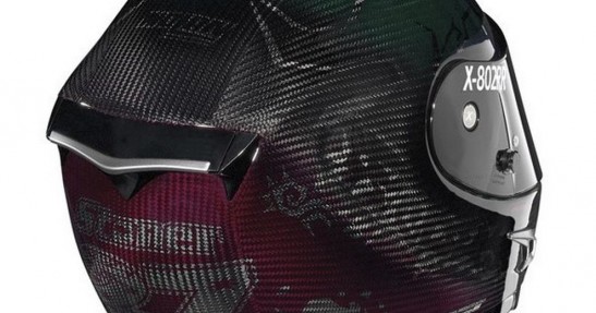Casey Stoner i jego nowy kask SuperHero X-Lite X-802RR Ultra Carbon