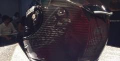 Casey Stoner i jego nowy kask SuperHero X-Lite X-802RR Ultra Carbon