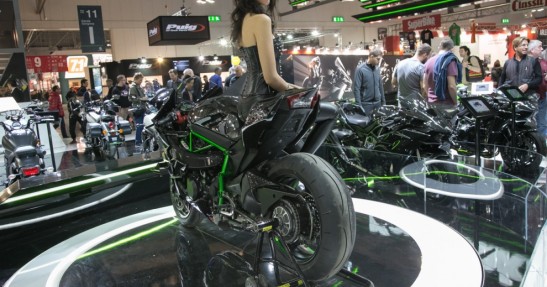 Kawasaki Ninja H2R na targach EICMA w Mediolanie