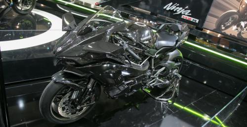 Kawasaki Ninja H2R na targach EICMA w Mediolanie