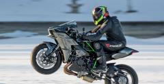 Kawasaki Ninja H2 - wheelie na lodzie