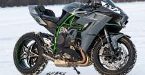 Kawasaki Ninja H2 - wheelie na lodzie