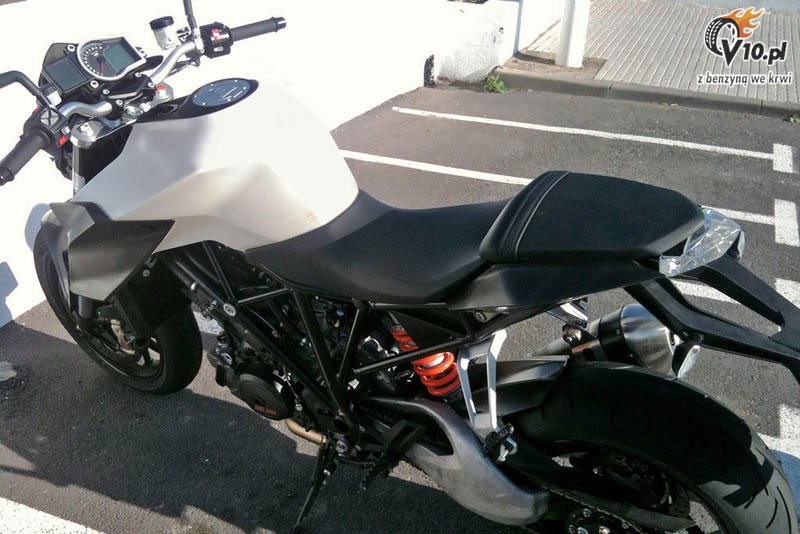 KTM 1290 Super Duke - bestia została ujarzmiona. Mamy zdjęcia szpiegowskie.