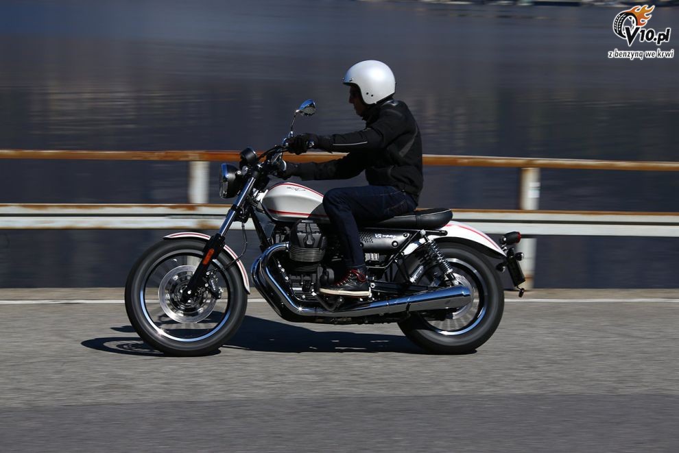 Moto Guzzi V9 Roamer i Bobber na 2016 rok