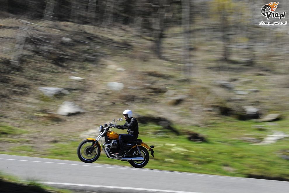 Moto Guzzi V9 Roamer i Bobber na 2016 rok