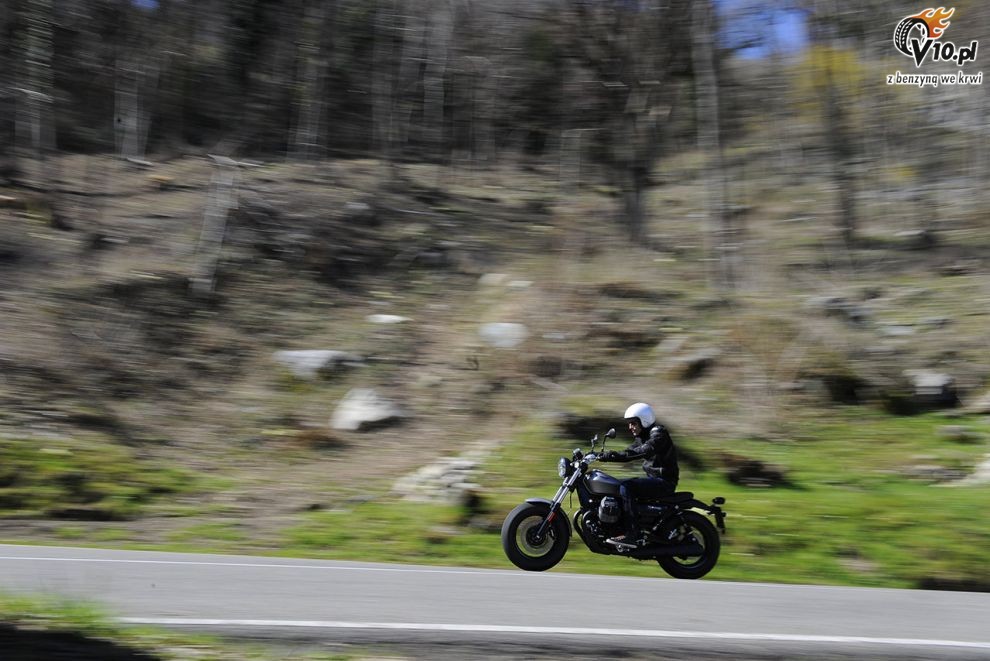 Moto Guzzi V9 Roamer i Bobber na 2016 rok