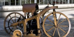 1885 Daimler riding car