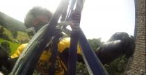Skok motocyklem na bungee!