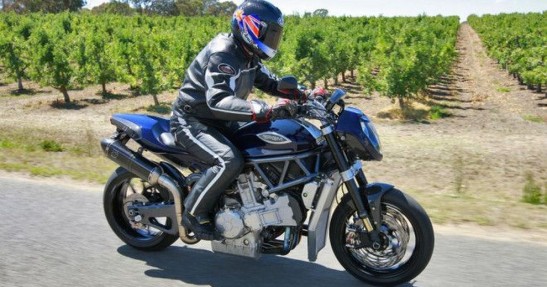 PGM V8 - motocykl o mocy 334 KM