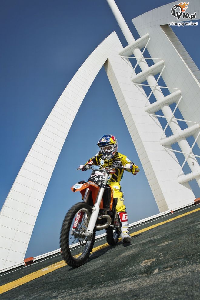 Dany Torres na dachu hotelu Burj Al Arab