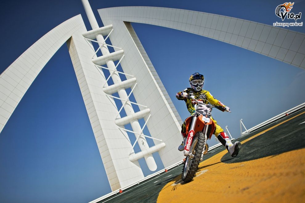 Dany Torres na dachu hotelu Burj Al Arab