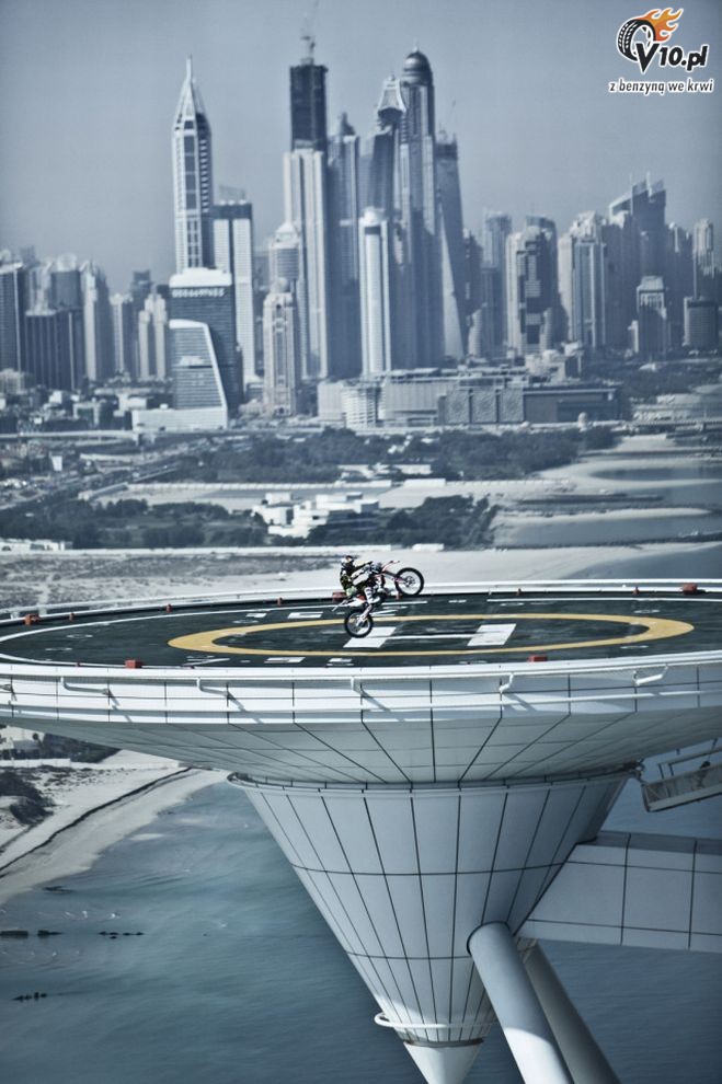 Dany Torres na dachu hotelu Burj Al Arab