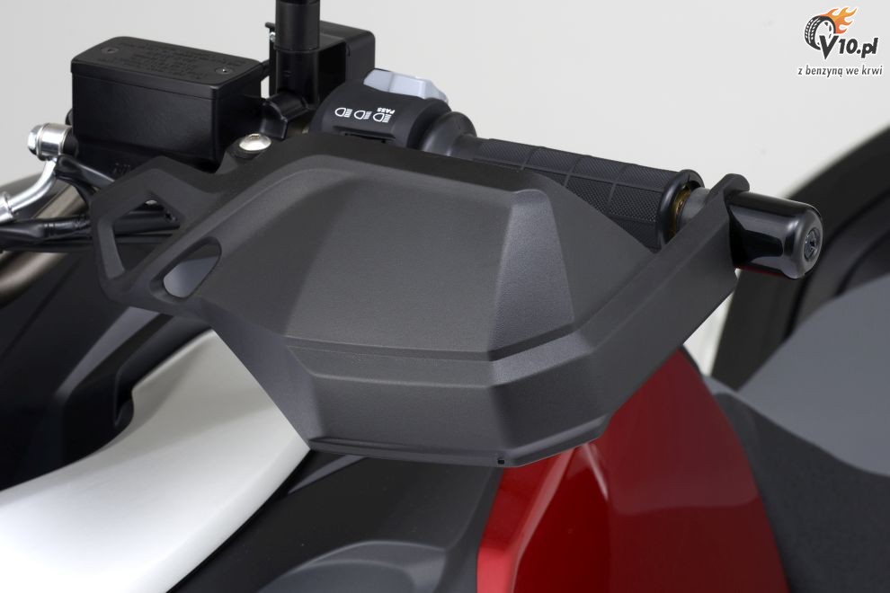 Suzuki V-Strom 1000 na 2015 rok w wersji Touring