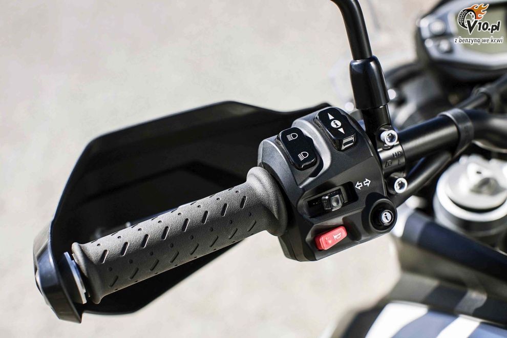 Triumph Tiger 800 XCx na 2015 rok