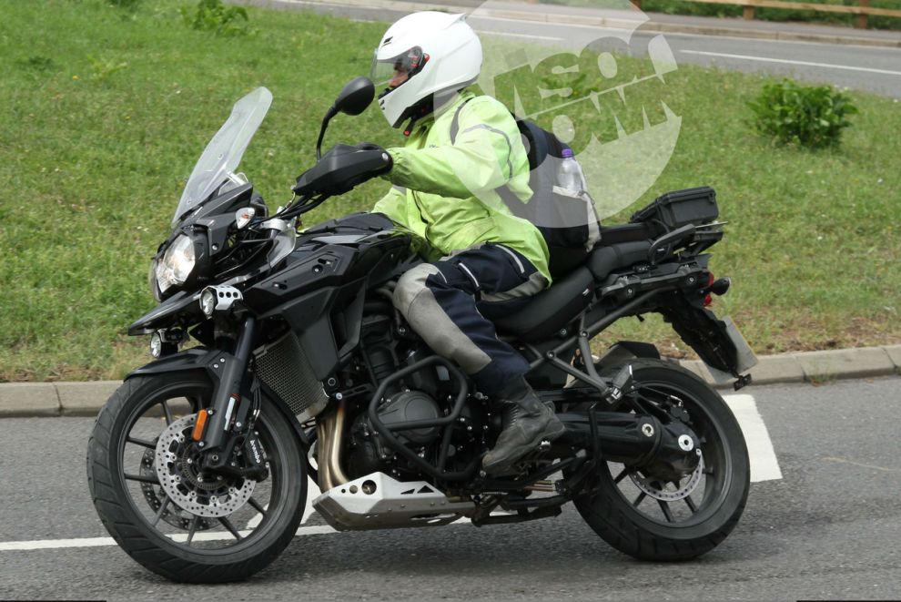 Triumph Tiger Explorer na zdjciach szpiegowskich