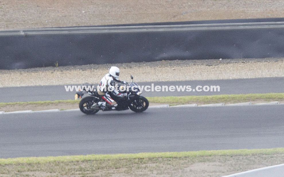 Yamaha YZF-R1 na 2014 rok - zdjcia szpiegowskie