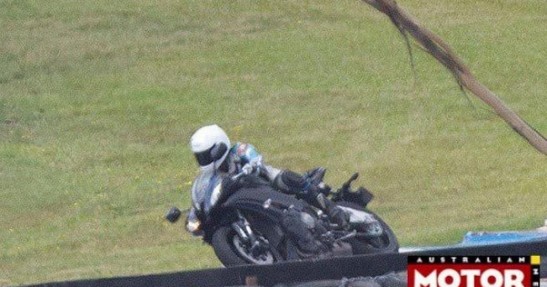 Yamaha YZF-R1 na 2015 rok - zdjęcie szpiegowskie