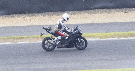 Yamaha YZF-R1 na 2015 rok - zdjęcie szpiegowskie