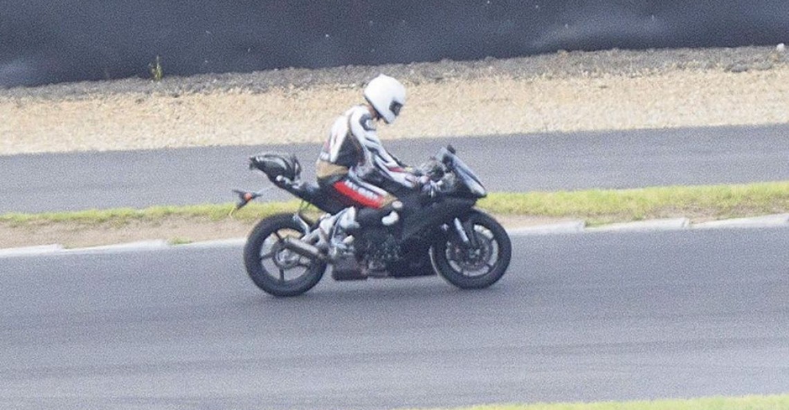 Yamaha YZF-R1 na 2015 rok - zdjęcie szpiegowskie