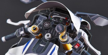 Zbuduj swoją własną Yamahę YZF-R1M z papieru