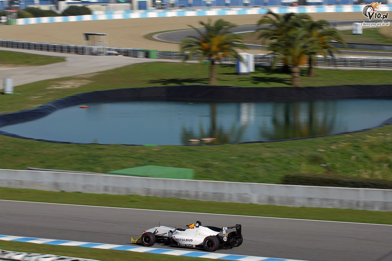 Artur Janosz smy w wycigu European F3 Open na torze Jerez