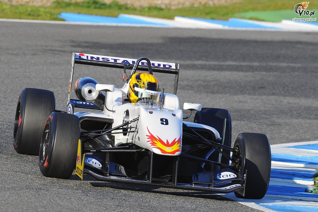 Artur Janosz smy w wycigu European F3 Open na torze Jerez