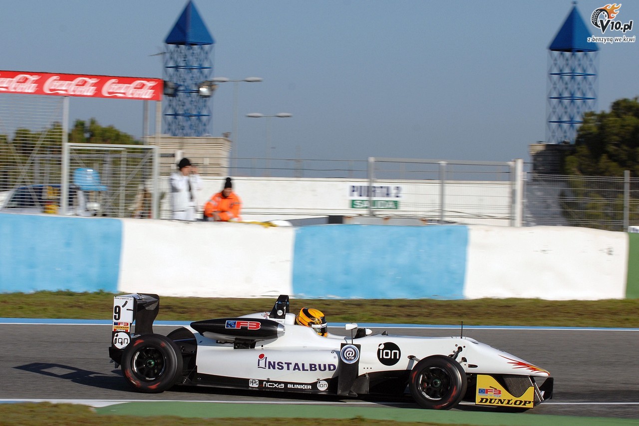 Artur Janosz smy w wycigu European F3 Open na torze Jerez