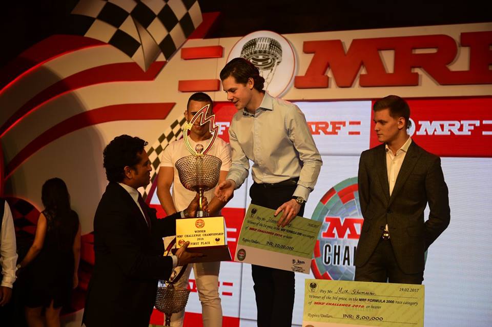 Harrison Newey mistrzem MRF Challenge. Pokona m. in. Micka Schumachera