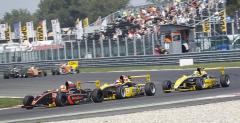 Igor Waliłko w czołówce wyścigów ADAC Formel Masters na Slovakia Ringu