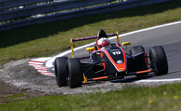 Igor Waliko w czowce wycigw ADAC Formel Masters na Slovakia Ringu