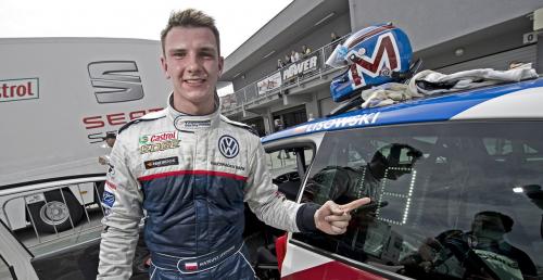 Volkswagen Castrol Cup: Efektowne zwycięstwo Lisowskiego w drugich zawodach na Slovakia Ringu