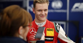 Mick Schumacher zestawiony z Verstappenem i Leclerkiem. 