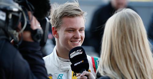 Hamilton żartuje z wizyty młodego Schumachera w F1