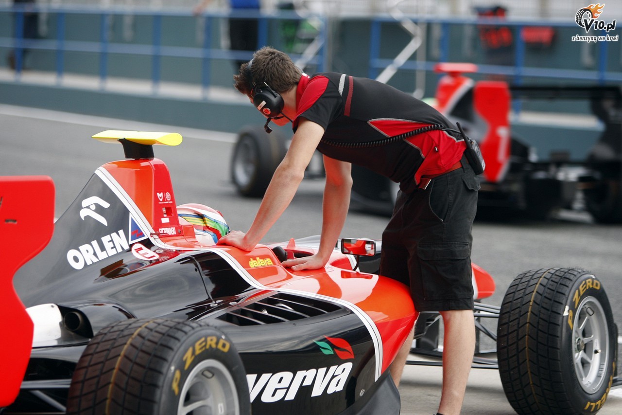 Juniorzy Red Bulla Sainz Jr i Kwiat przechodz do GP3