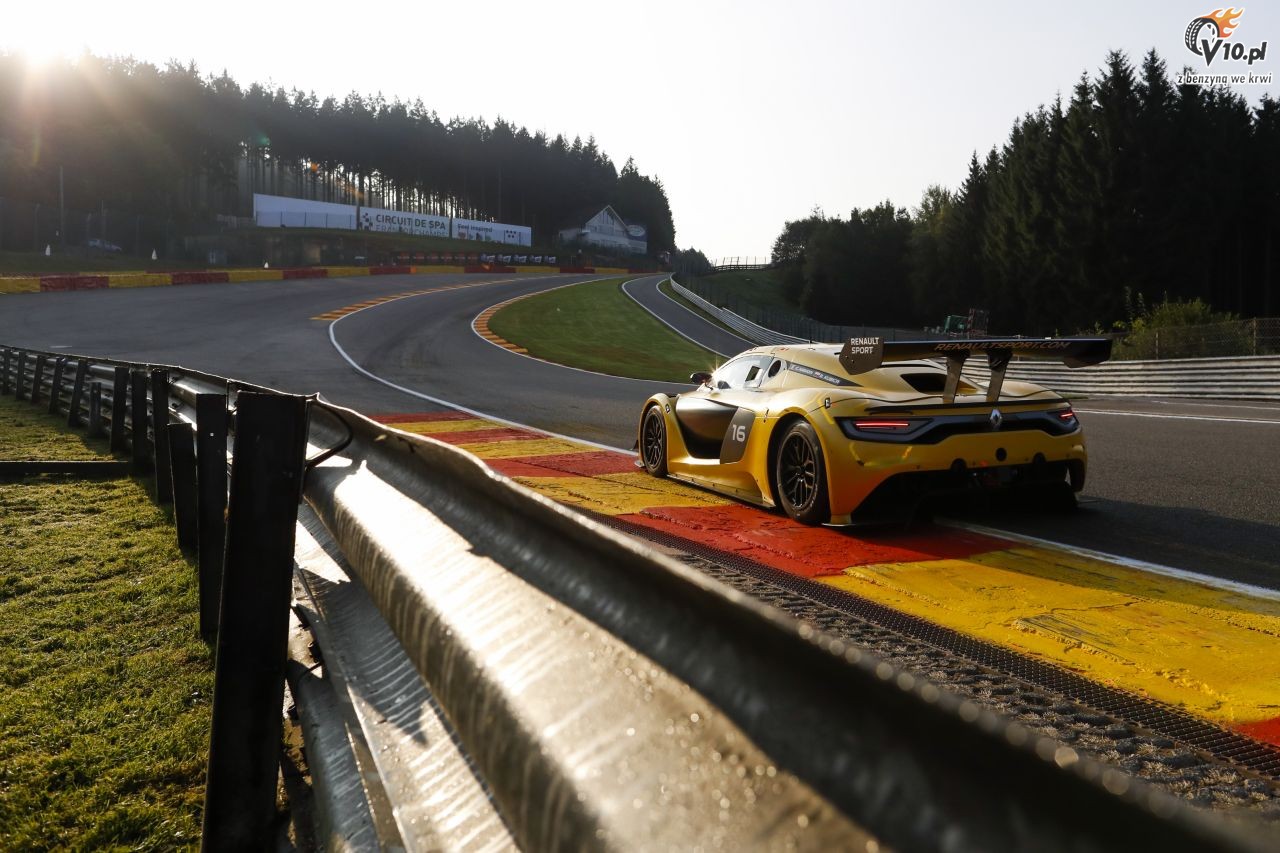 Kubica na podium w pierwszym wycigu Renault Sport Trophy na Spa