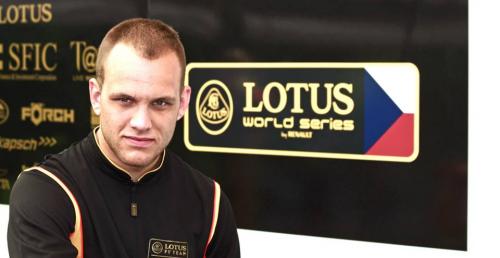 Lotus dokada dwch testerw na sezon 2014