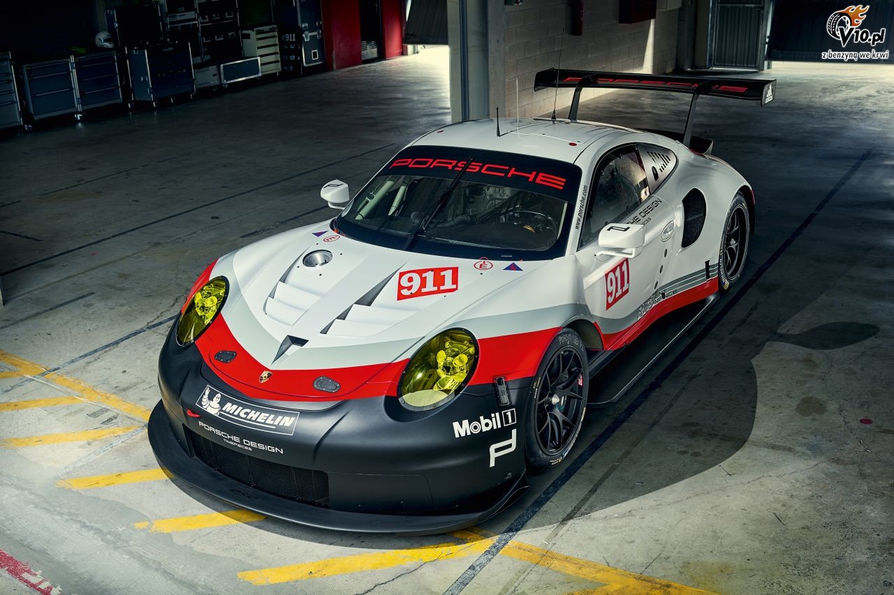 Nowe Porsche 911 RSR na sezon 2017 z centralnie umieszczonym silnikiem
