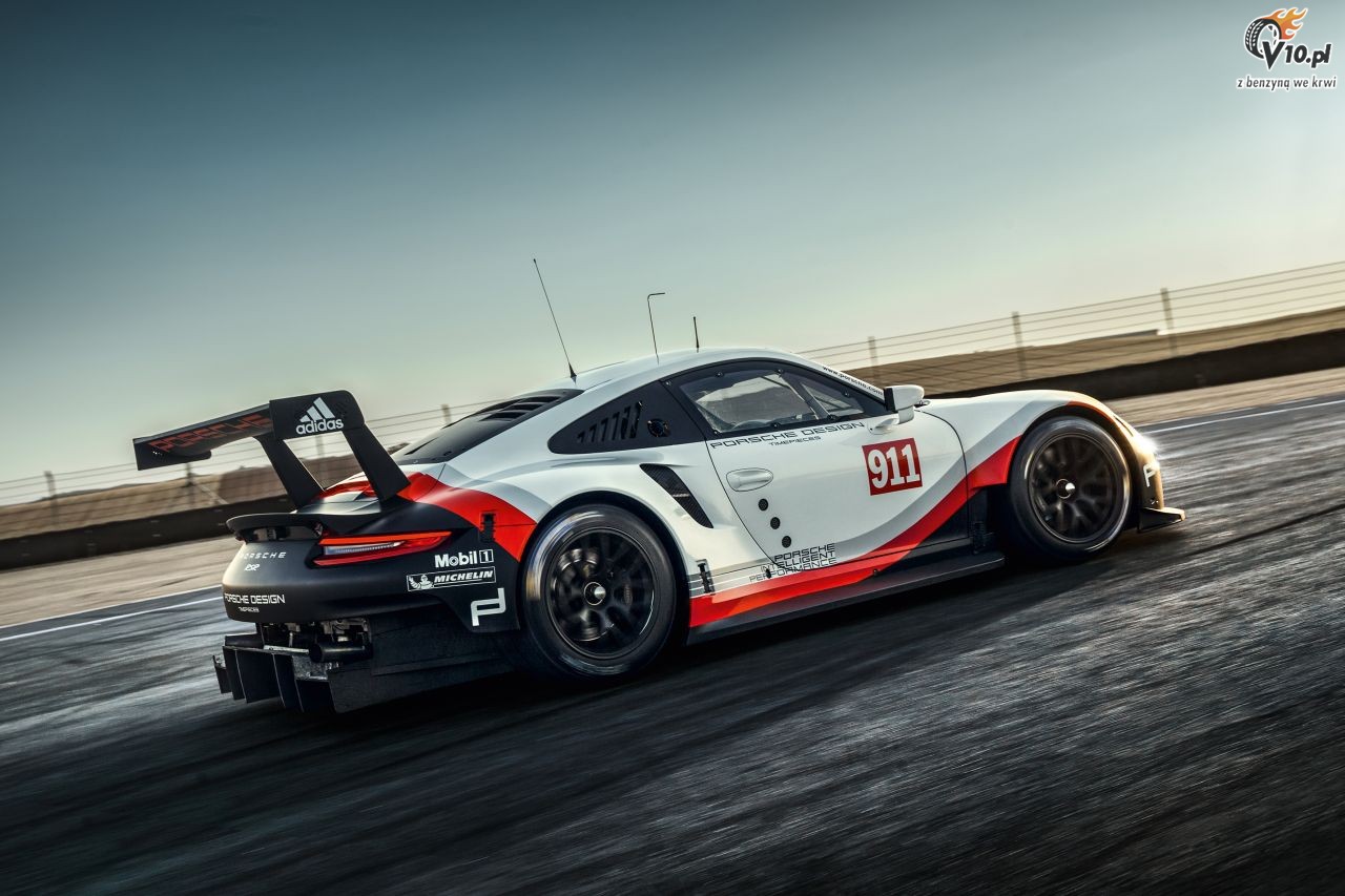 Nowe Porsche 911 RSR na sezon 2017 z centralnie umieszczonym silnikiem