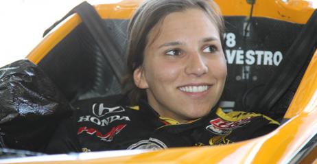 Wideo: Poważna kraksa kobiety na treningu IndyCar