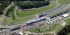 Jenson Button pojeździ taksówką DTM podczas rundy na Brands Hatch