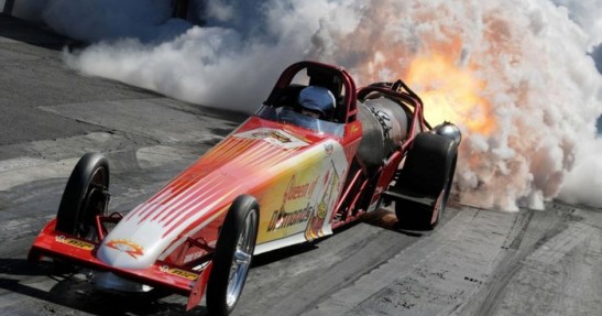 Dragster Top Fuel - ogromne przyśpieszenie, prędkość i zużycie paliwa