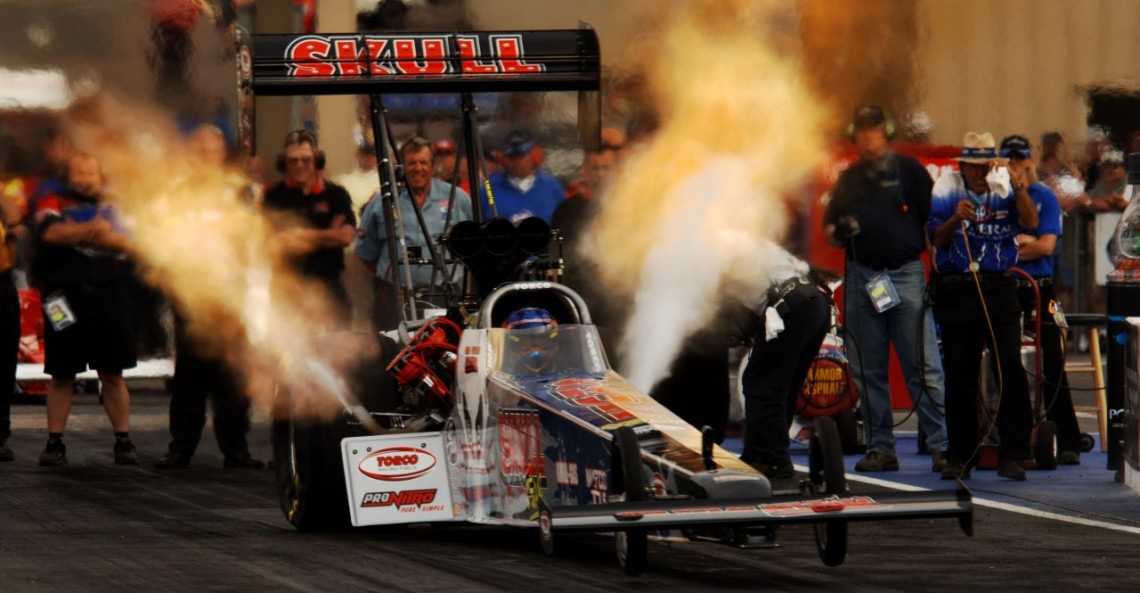 Dragster Top Fuel - ogromne przyśpieszenie, prędkość i zużycie paliwa