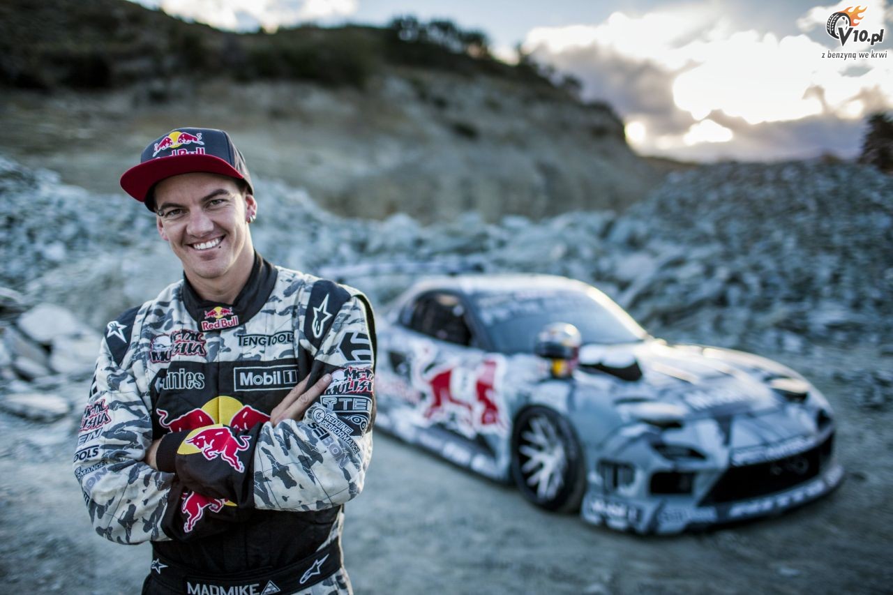 Wideo: Drifter Mad Mike szaleje 750-konn Mazd RX7 po nowozelandzkiej przeczy Crown Range